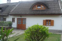 Apartman k�l�n bej�rattal